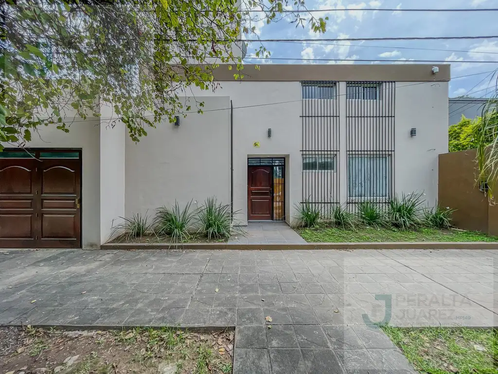 Casa en Venta de Estilo Moderno con 3 Dormitorios