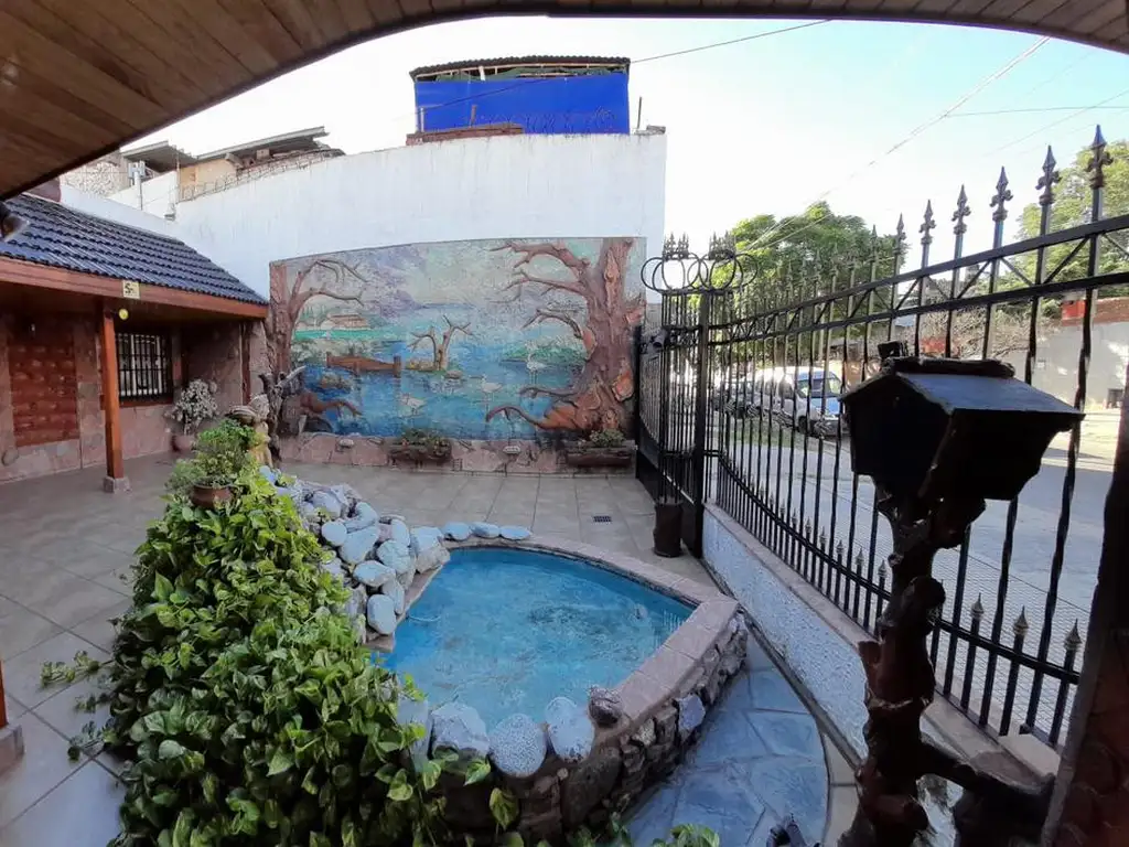 Venta-casa-3 Amb-parrilla-pilet- cochera-lote propio-Gregorio de Laferrere