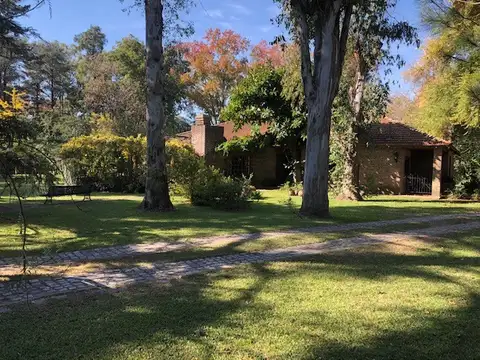 Muy buena casa con espectacular jardín-Alquiler anual paquete - Foto 0