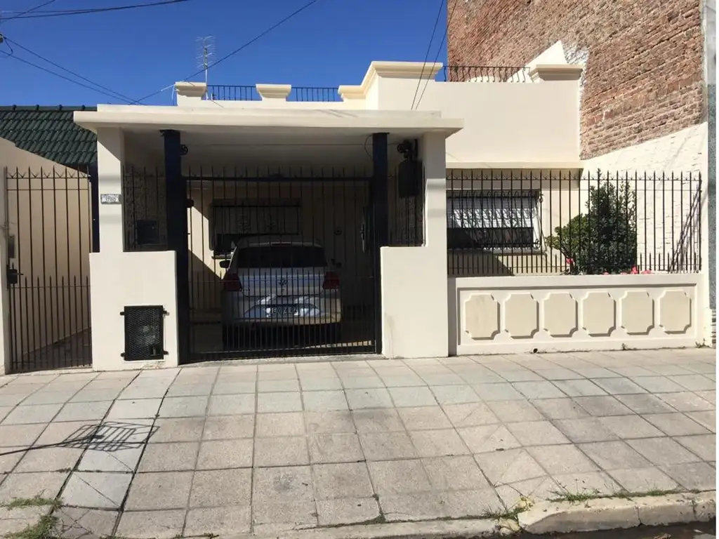 Hermosa casa de 3 ambientes con garage y fondo libre ¡inmejo