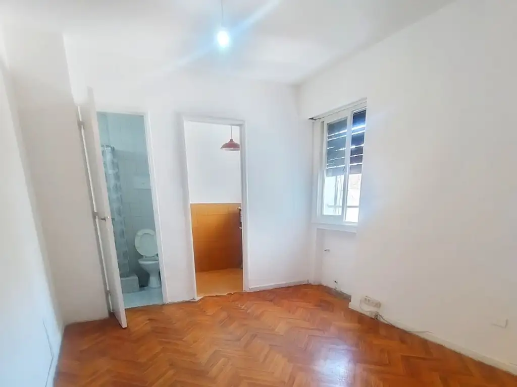 Monoambiente 20 mtrs,piso 4,lateral, impecable estado, eléctrico, cocina nueva