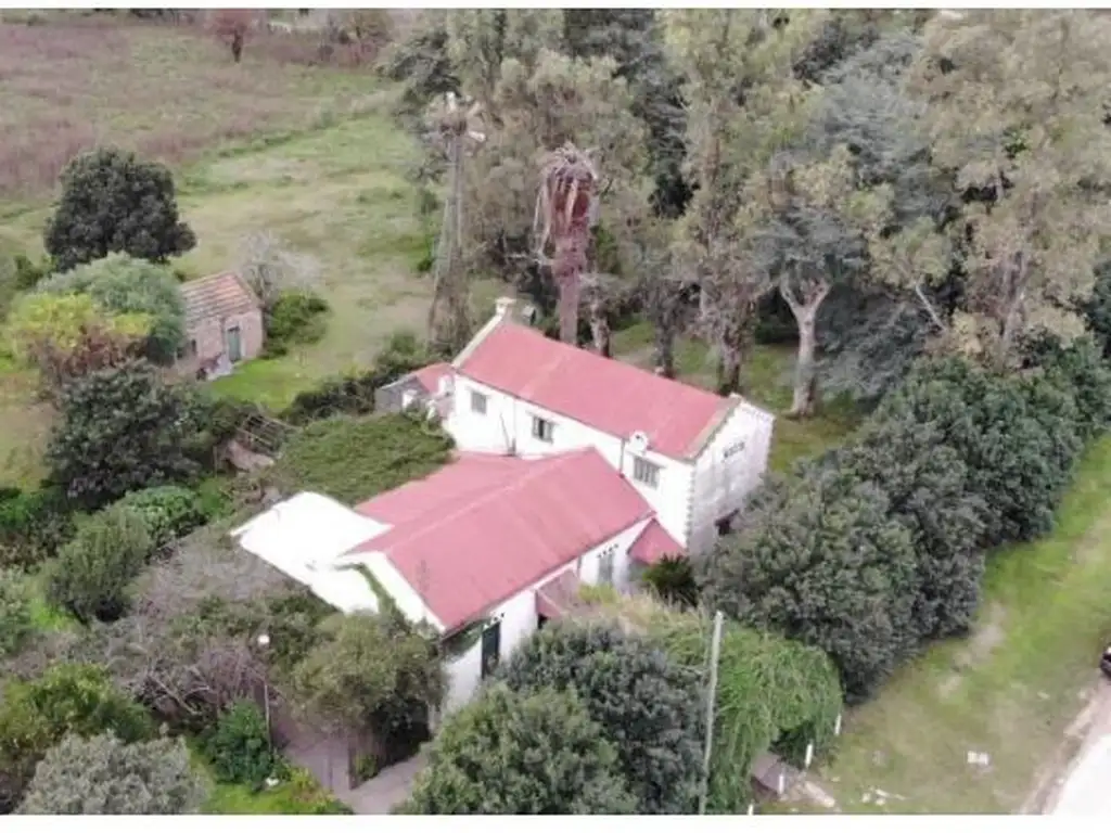 Casa Quinta En Barrio Hípico, Casa De Estilo Con 6 Has De Terreno