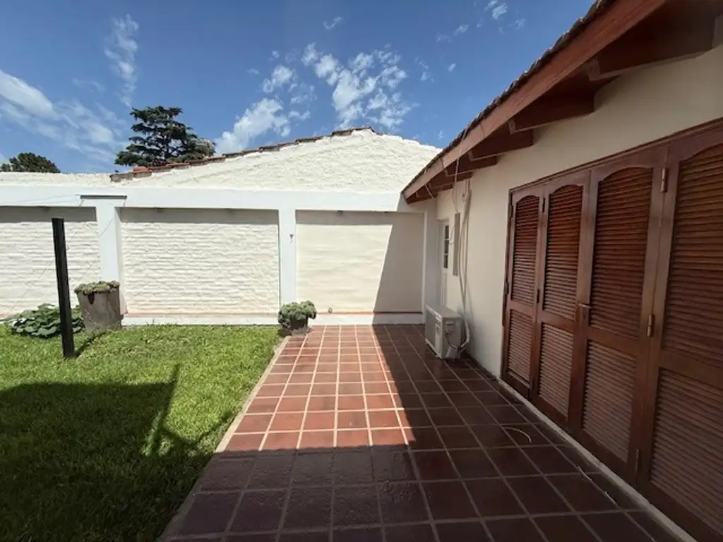 Casa en Venta Oportunidad Poeta Lugones patio verde