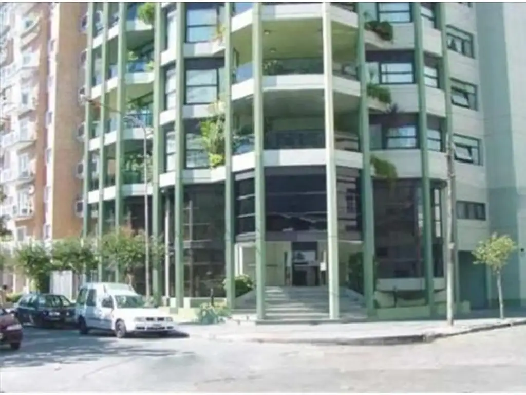 *HERMOSO PISO DE 5 AMB.*GRAN LIVING COMEDOR, COCINA COMEDOR, 3 DORMITORIOS + DEPENDENCIA DE SERVICIO