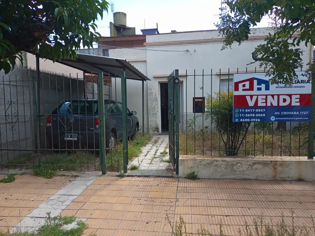 Venta vivienda 3 amb. c/ent. de auto