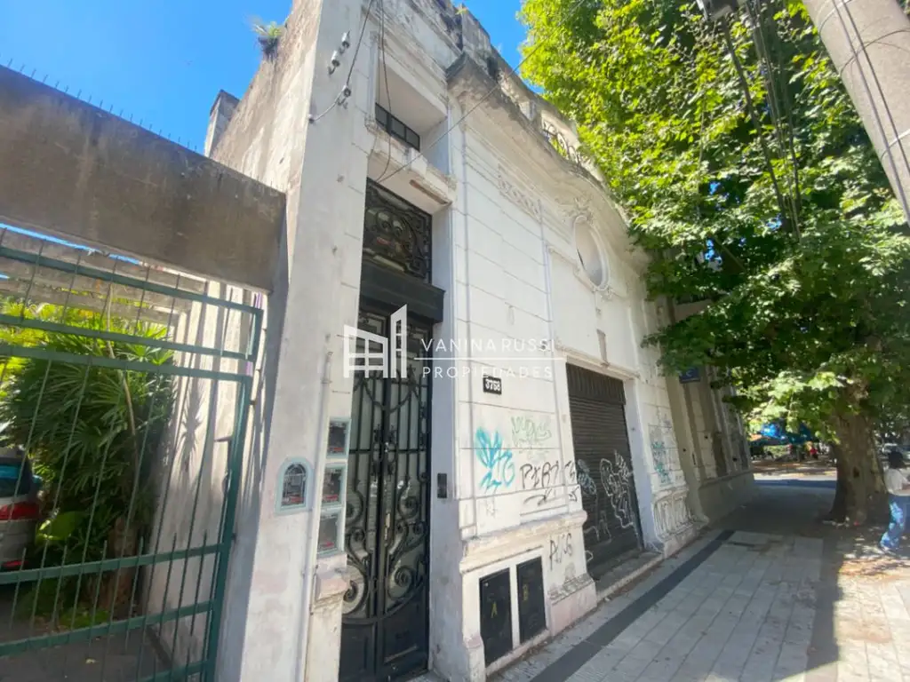 Casa en alquiler de 7 dormitorios en Barrio Parque Gral San Martín