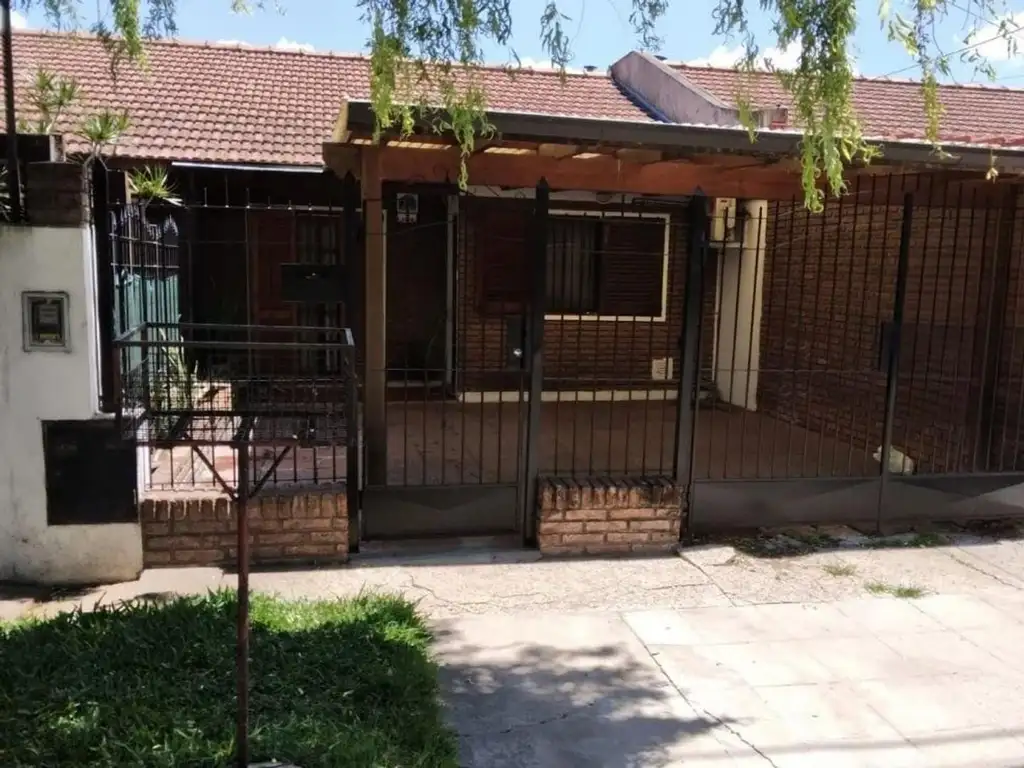 CASA EN VENTA -CAMPANA-