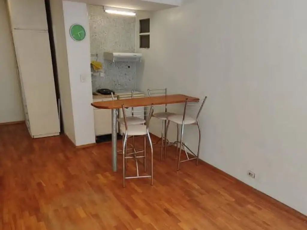 DEPARTAMENTO MONOAMBIENTE IMPECABLE 1ER PISO POR ESCALERA