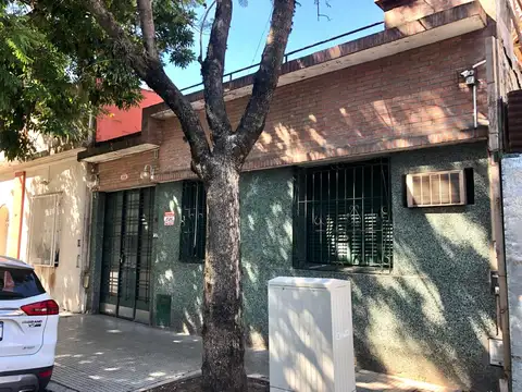 CASA 4 AMB CON GARAGE -  PATIO EN EL FONDO - TERRAZA T/ LA SUPERFICIE  