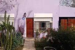Casa en venta de 2 dormitorios lote de 20x40 . (La Granja) La Plata