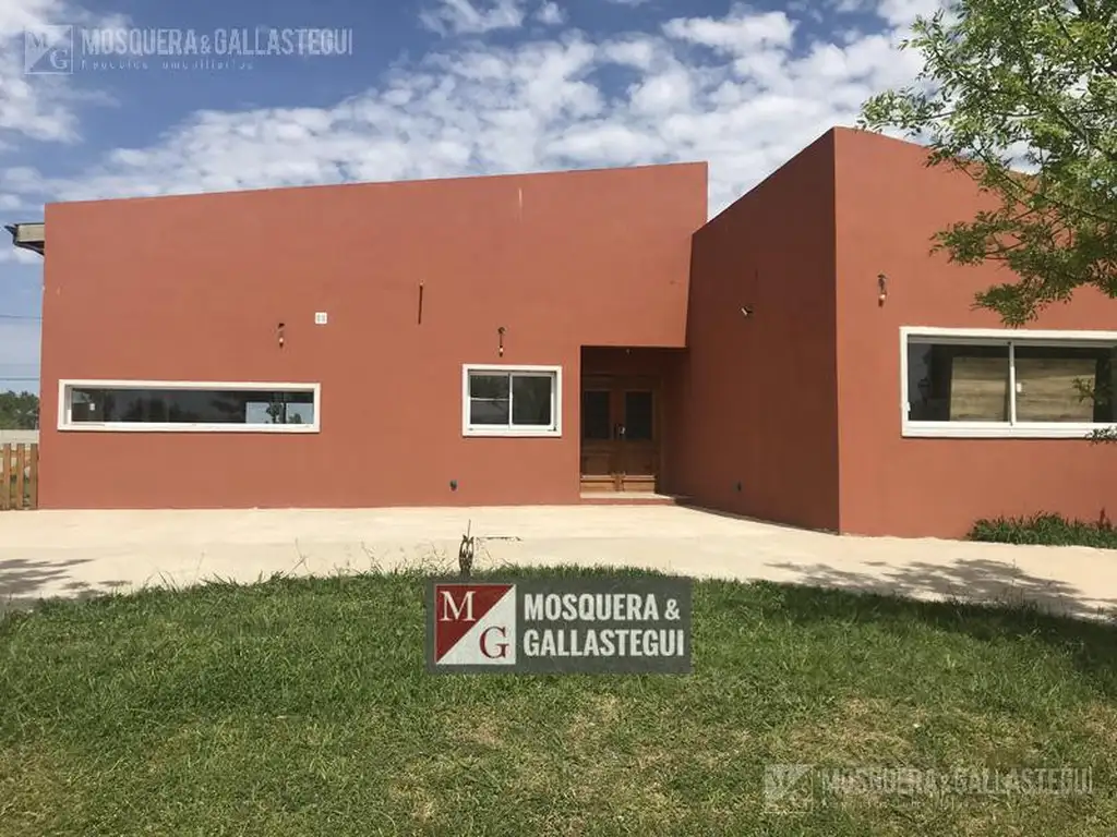 Casa en venta Los Jazmines - Pilar del Este.