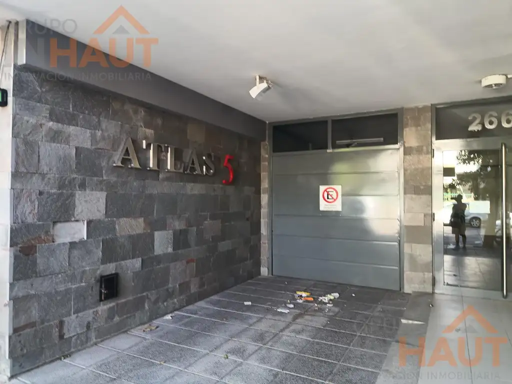 Venta Departamento 3 habitaciones + dos cocheras y bauleras sarmiento al 200