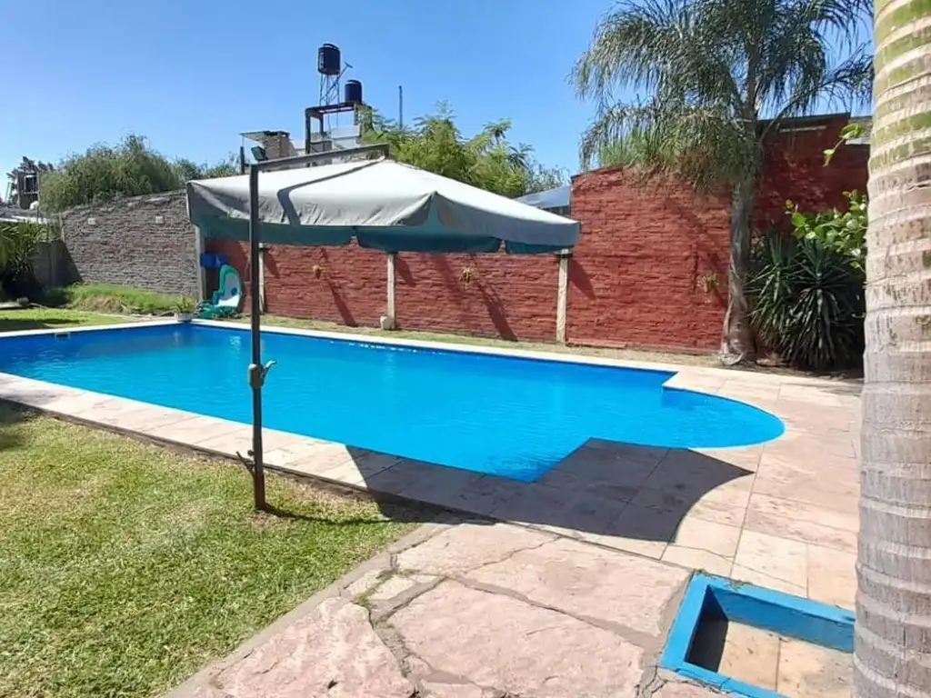 SE VENDE CASA CON QUINCHO EN RICARDONE