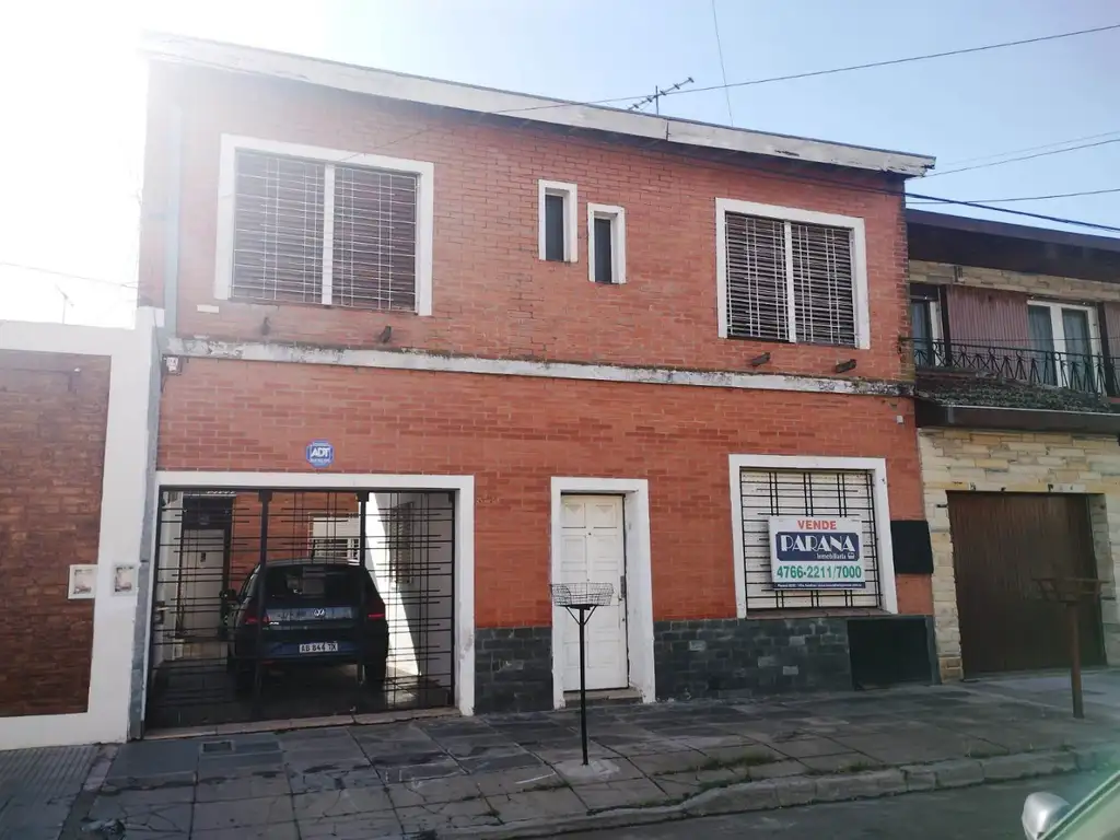 CASA EN PH AL FRENTE DE 3 AMBIENTES A METROS DE PARANA Y ESTACION.