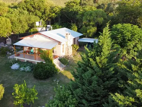 CASA CON CABAÑA EN LA POBLACIÓN TRASLASIERRA