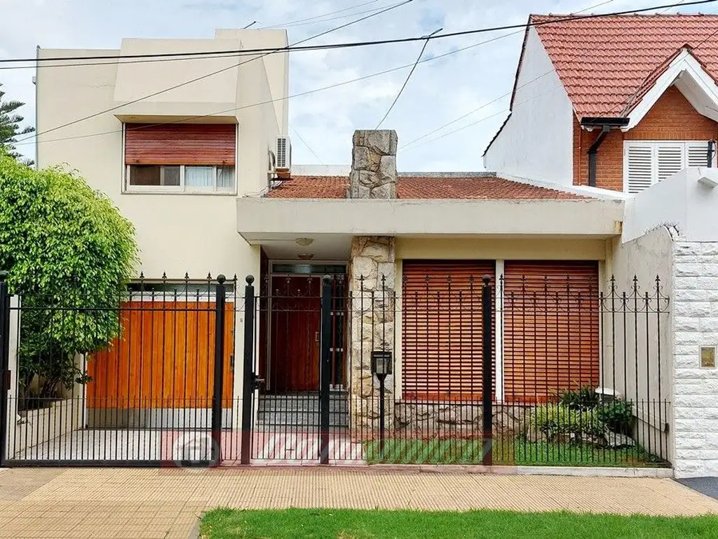 Casa - Venta - Argentina, CASTELAR - SAN NICOLAS 1000