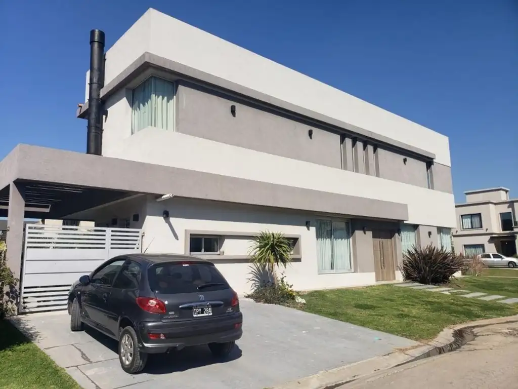 Hermosa casa en Barrio Brisas de ADROGUE