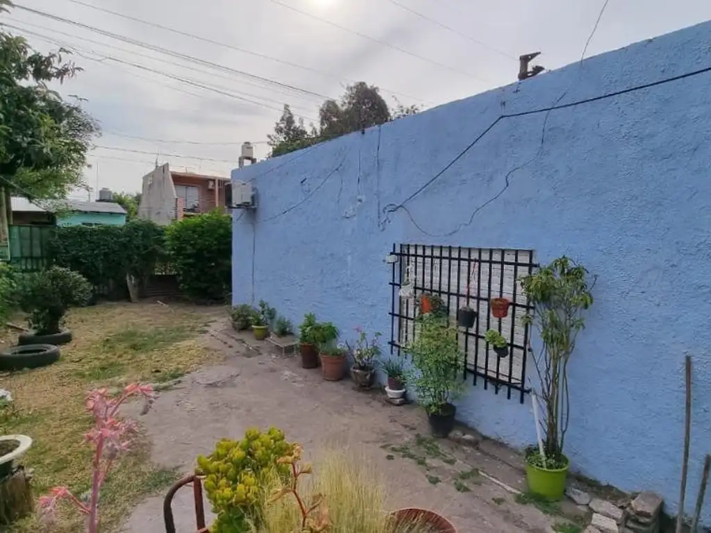 Excelentes lotes con casa en venta, muy buena UBICACIÓN! en Manuel Alberti, sobre la calle Perón.