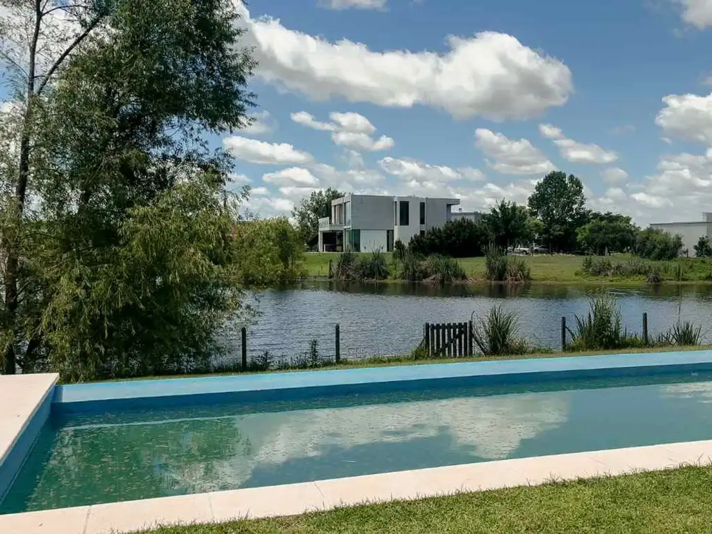 La mejor casa a la venta El Cantón Norte al agua