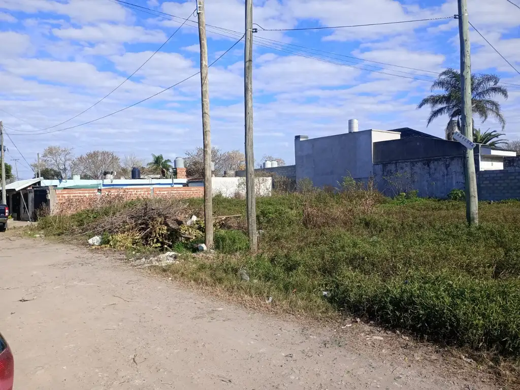 DOS LOTES BALDÍOS SOBRE AV. TOURING CLUB EN FLORENCIO VARELA U$S 95.000.-