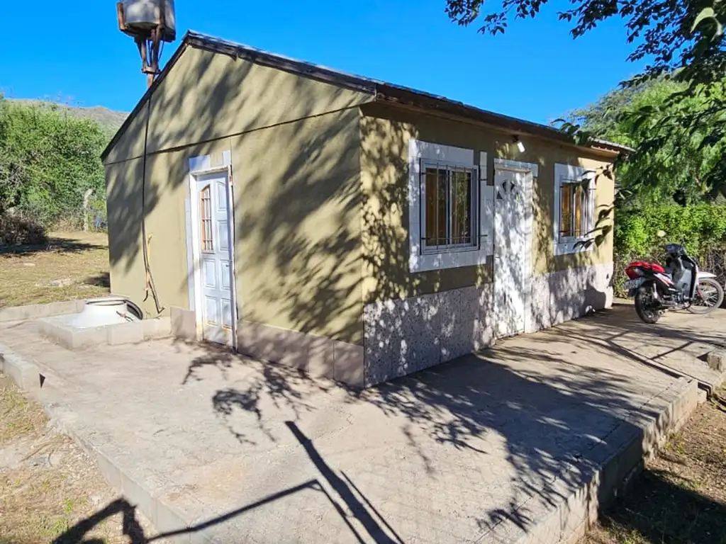 VENTA CASA EN COSQUIN 2 DORM CON ESCRITURA