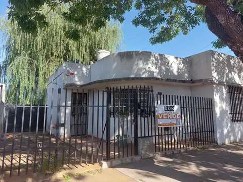 CASA EN VENTA, BUEN LOTE y UBICACIÓN