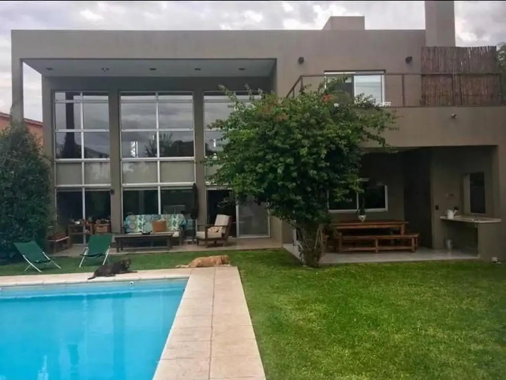 CASA 5 AMBIENTES CON COCHERA PISCINA EN WESTON