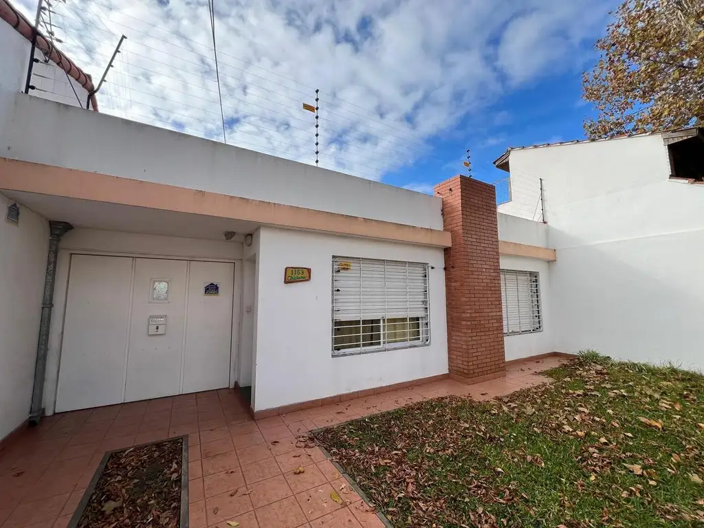 Casa en Venta de 3 ambientes en lote propio, Chiclana 1163!