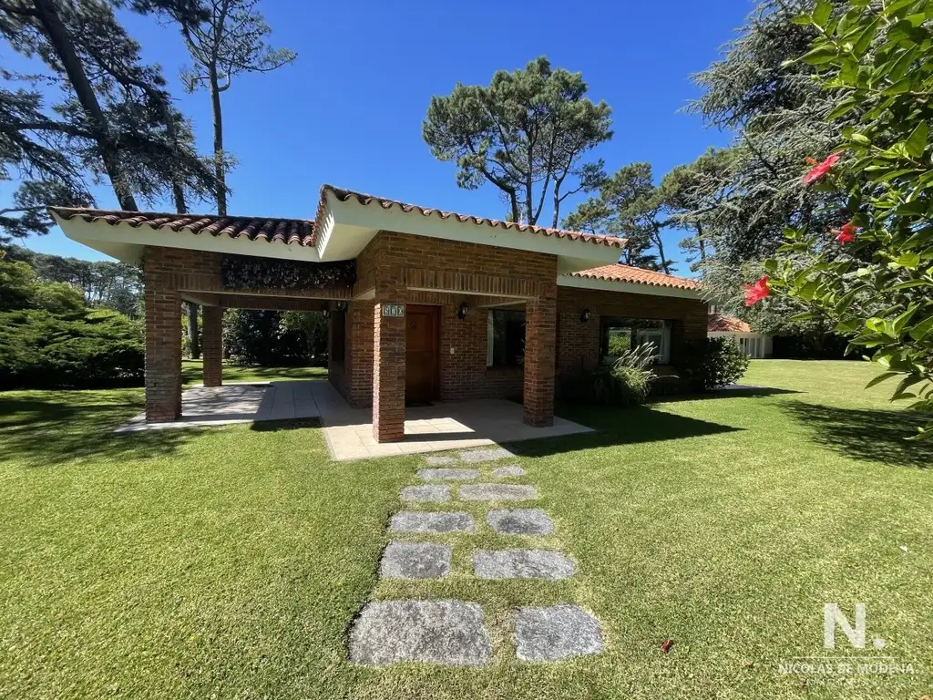 Casa en venta en zona privilegiada de Punta del Este. Barrio San Rafael