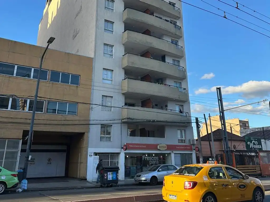 VENTA DEPARTAMENTO 1 DORM, ALBERDI SOBRE AV COLON.