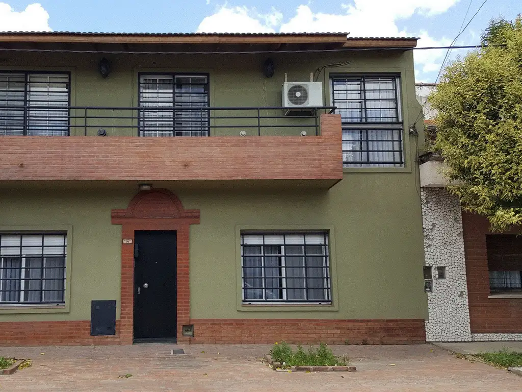 CASA EN VENTA 4 AMBIENTES MTS DE MITRE WILDE