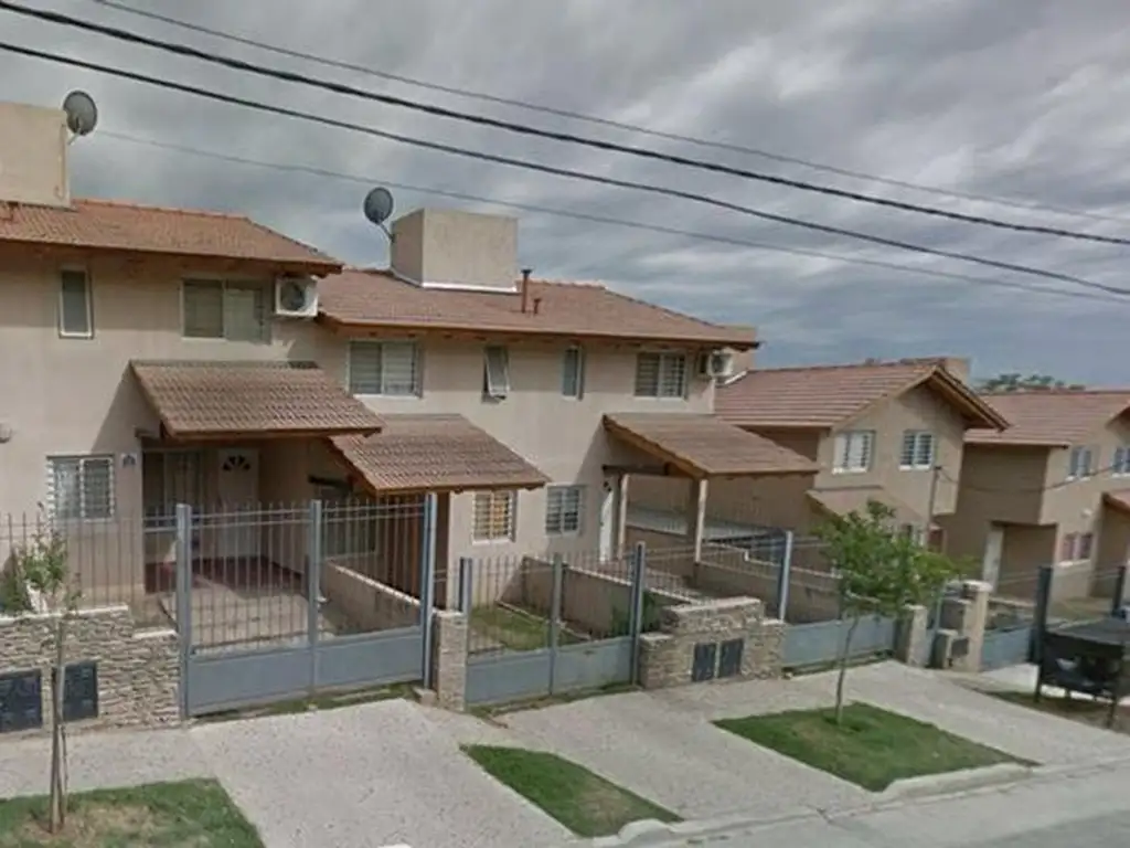 SE VENDE DUPLEX EN CARLOS PAZ , 1OO MTS BALNEARIO!