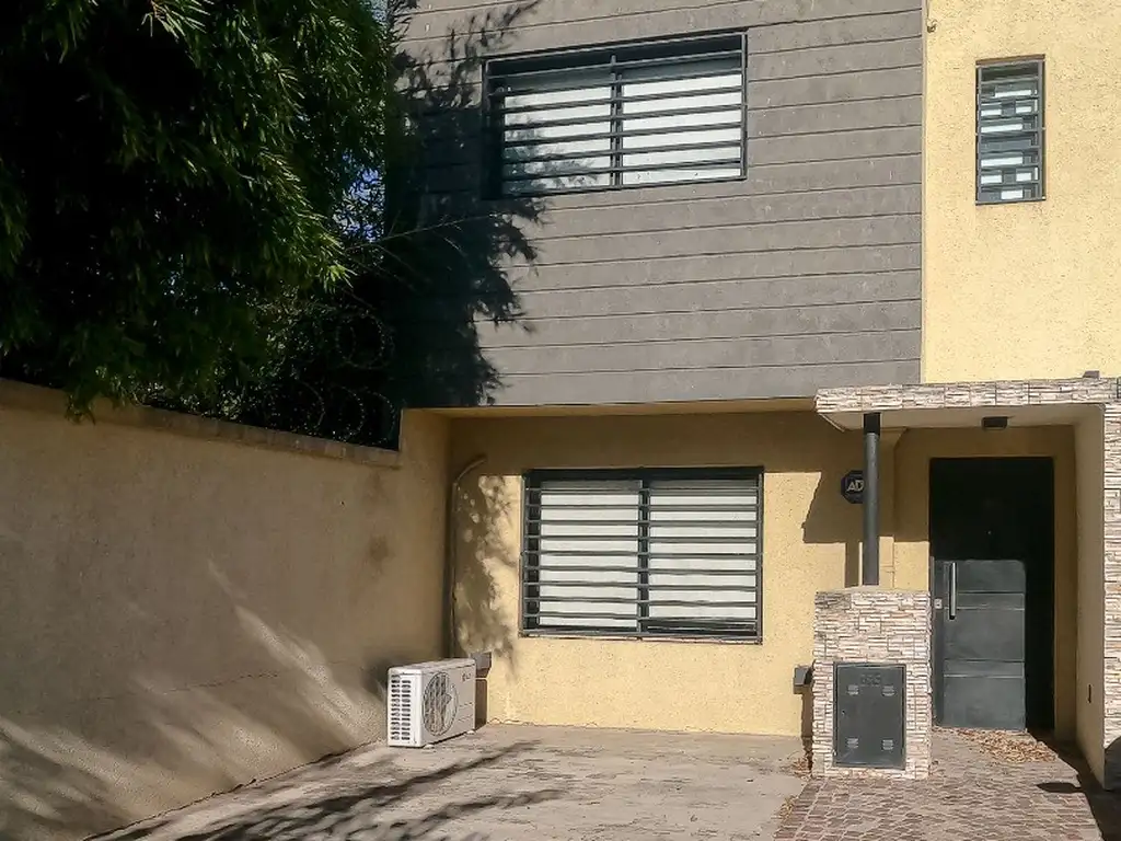 Impecable Dúplex en Venta, en Canning