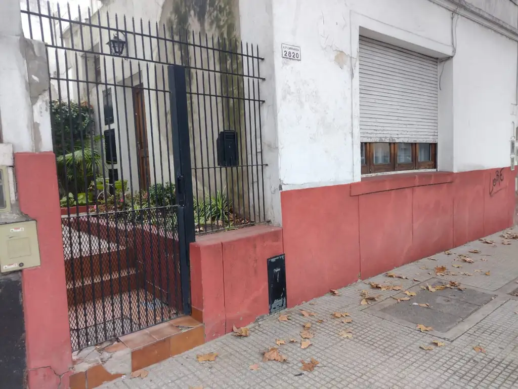 EN BLOCK 3 DPTOS TIPO CASA EN BUEN ESTADO – LOTE SUP. 334 m2 – ZONA USAM