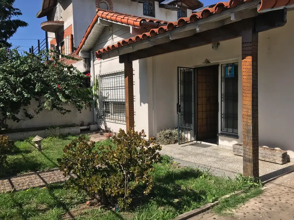 CASA 3 AMBIENTES en LLAVALLOL en  LOTE PROPIO