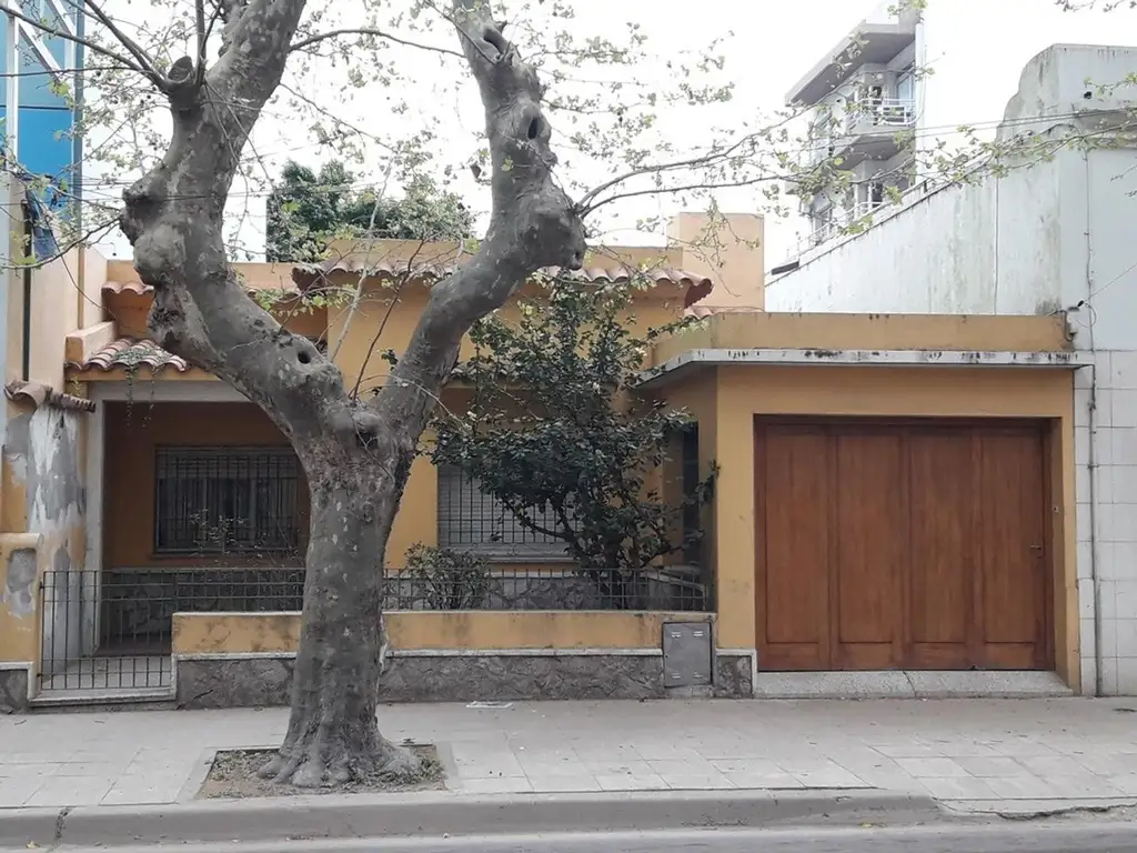 CASA EN VENTA EN CENTRO DE ZARATE