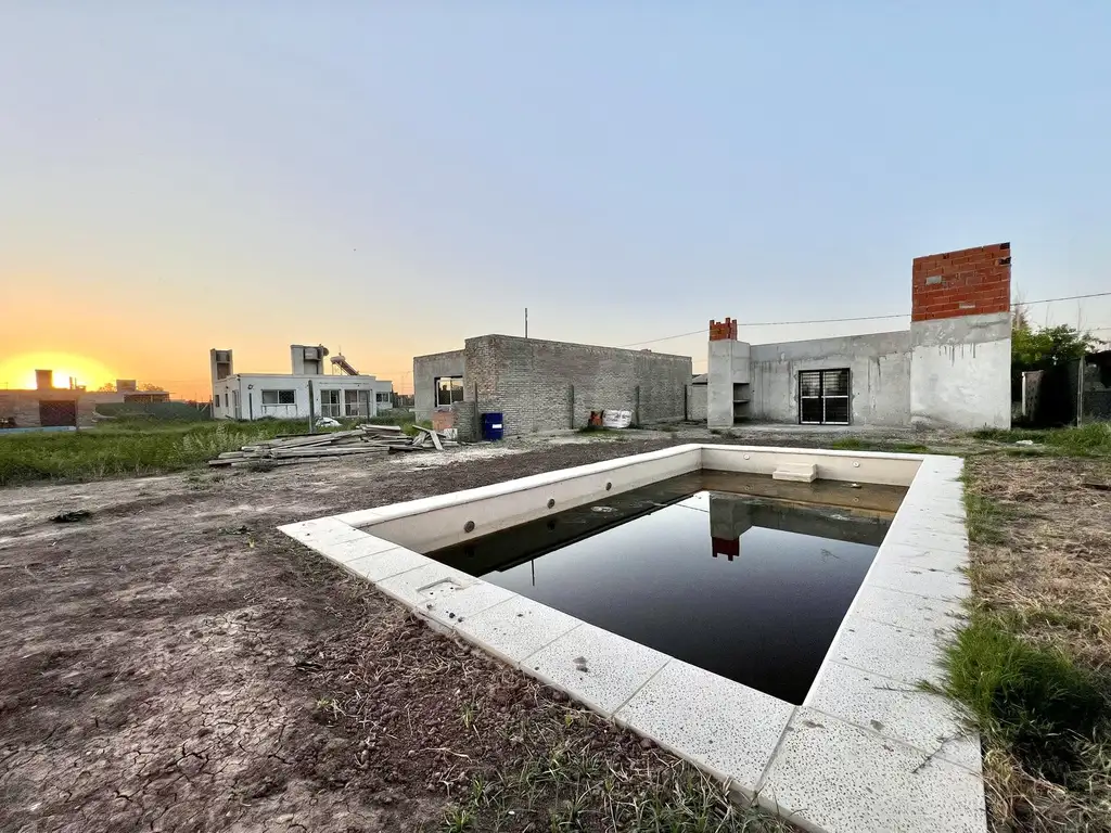 EN VENTA – TERRENO CON CONSTRUCCIÓN Y PILETA EN CAMPIÑAS DE PIÑERO – PIÑERO