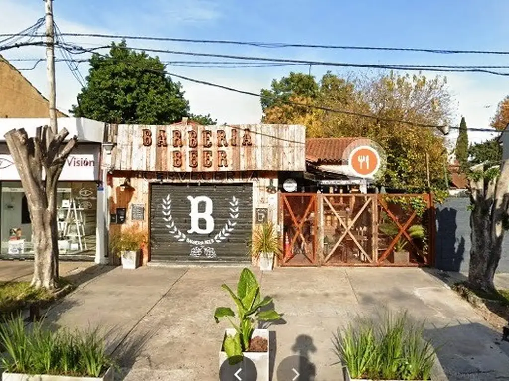 TERRENO EN FONDO DE LA LEGUA METROS DE AV. MARQUEZ. POSEE LOCAL COMERCIAL.