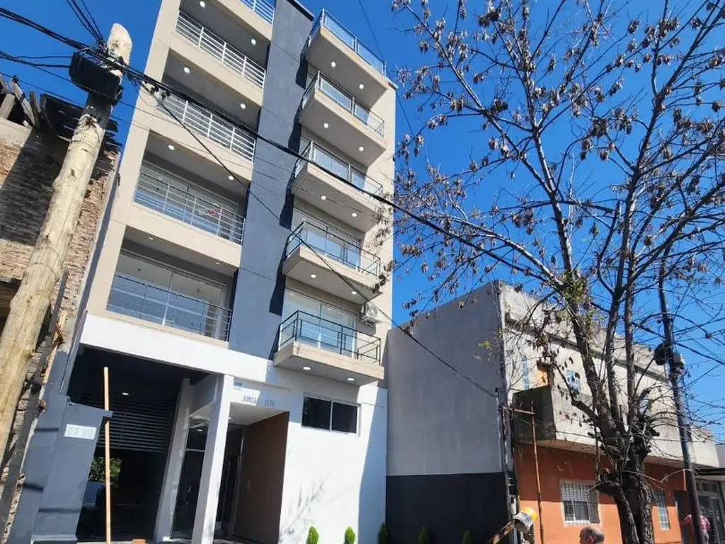 Departamento de 2 ambientes contrafrente en alquiler