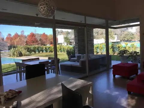 Casa en Venta - 3 dormitorios - USD 365.000