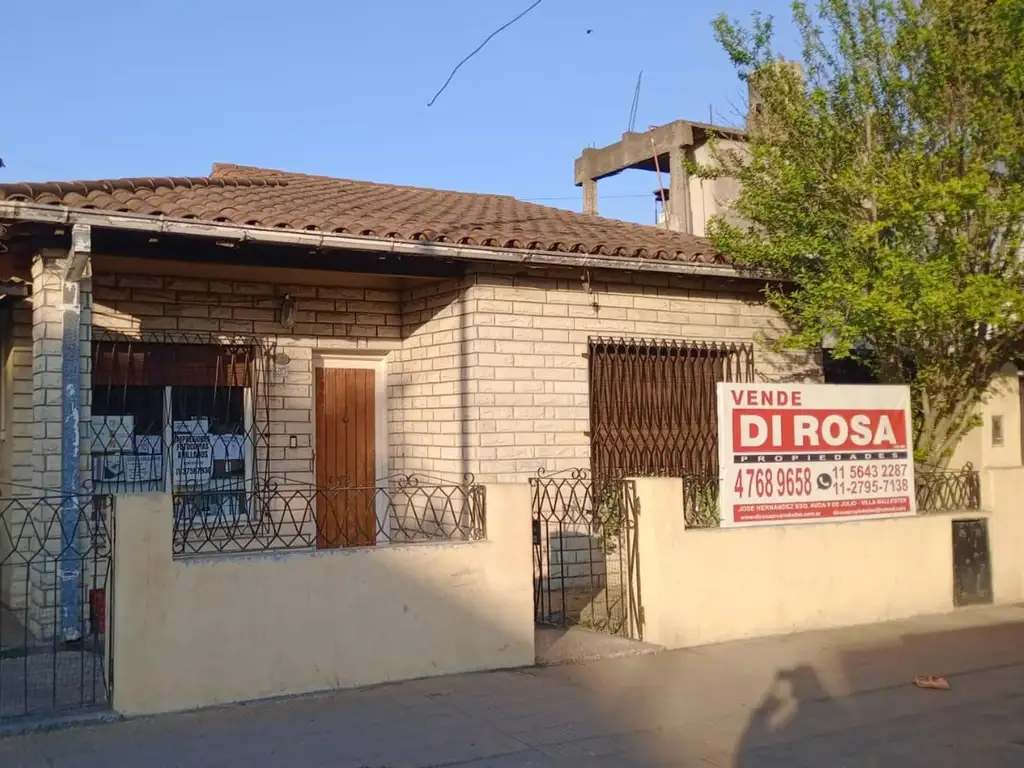 CASA 3 AMB CON FONDO LIBRE Y COCHERA - VILLA BALLESTER