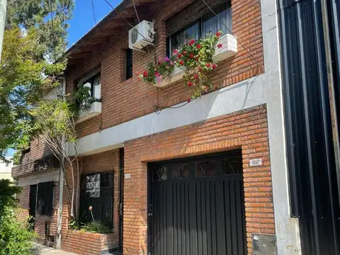 VENTA - CASA 4 AMBIENTES - MONTE CASTRO