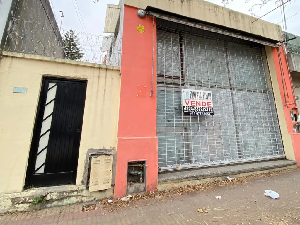 Venta Local Comercial. Montevideo N°992. Bernal Oeste.