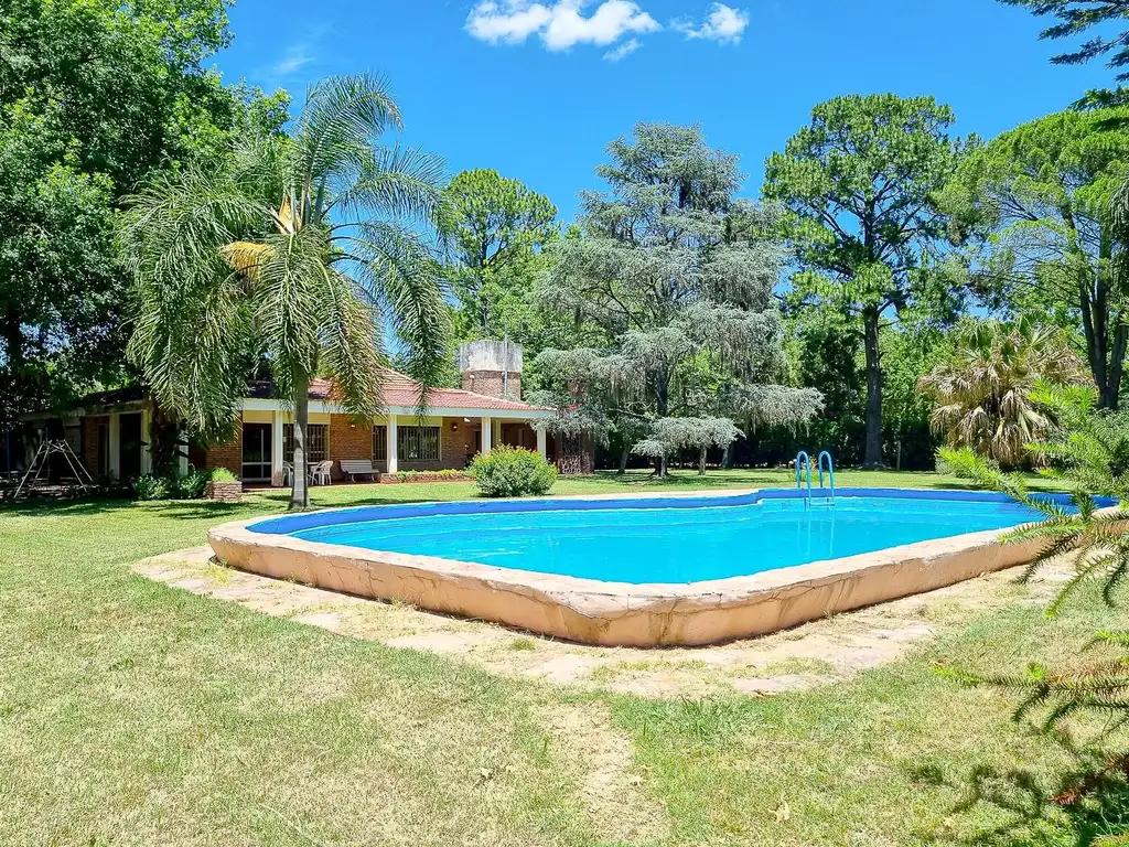 Casa en venta · 7 Ambientes · 3600 m2 · Jardín · Quincho  · Piscina