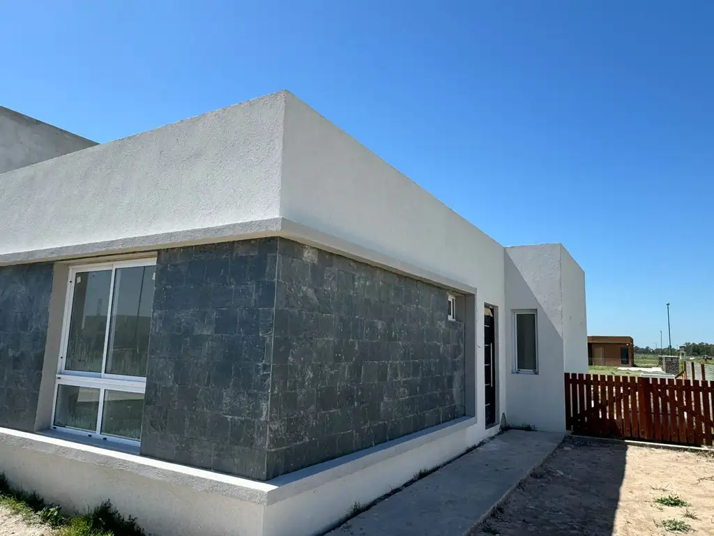 VENTA DE CASA A ESTRENAR BARRIO LAGUNA AZUL