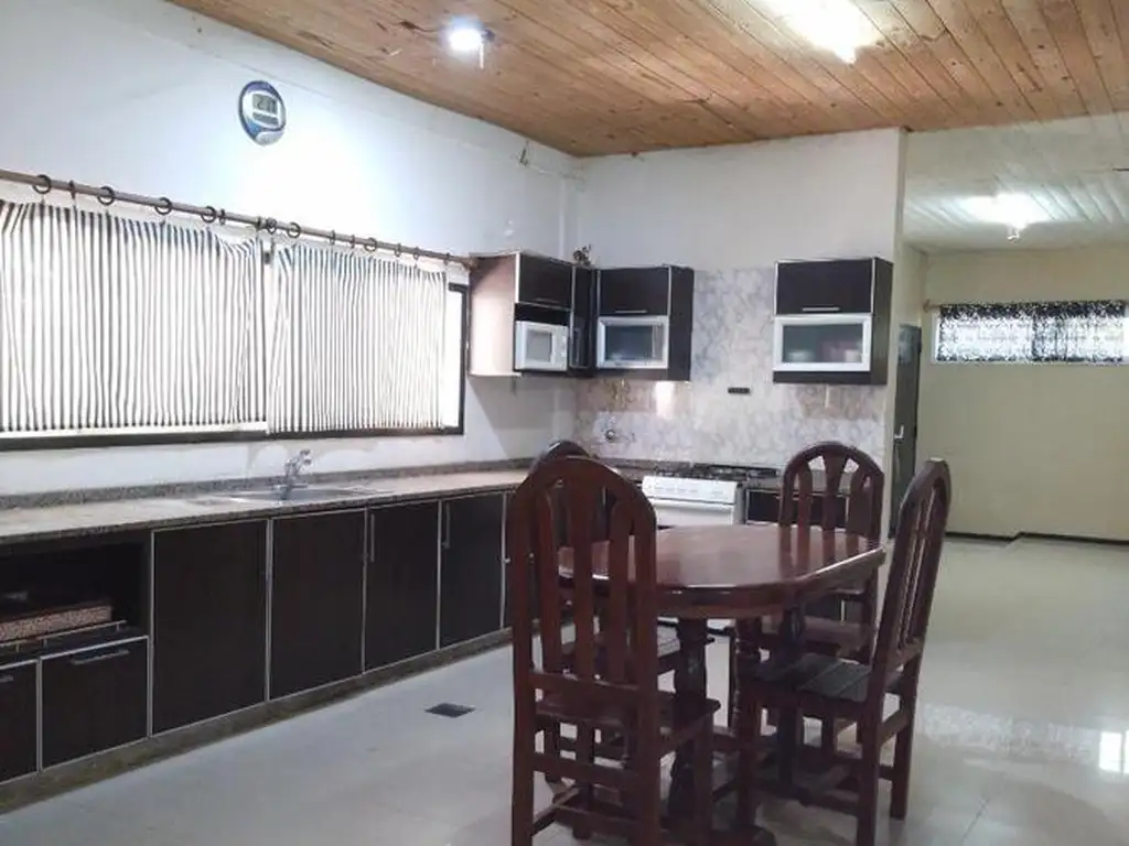 SE VENDE AMPLIA CASA EN RICARDONE