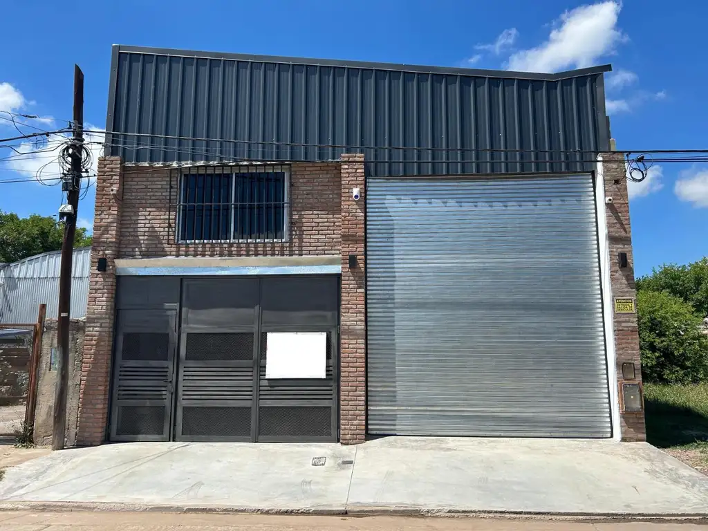 Venta Galpón con oficina y local comercial en Roldan