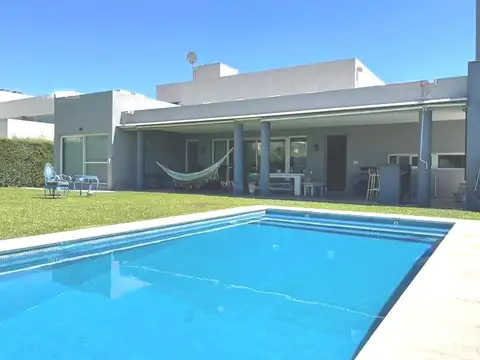 barrio Cerrado LA LOMADA casa sobre lote central