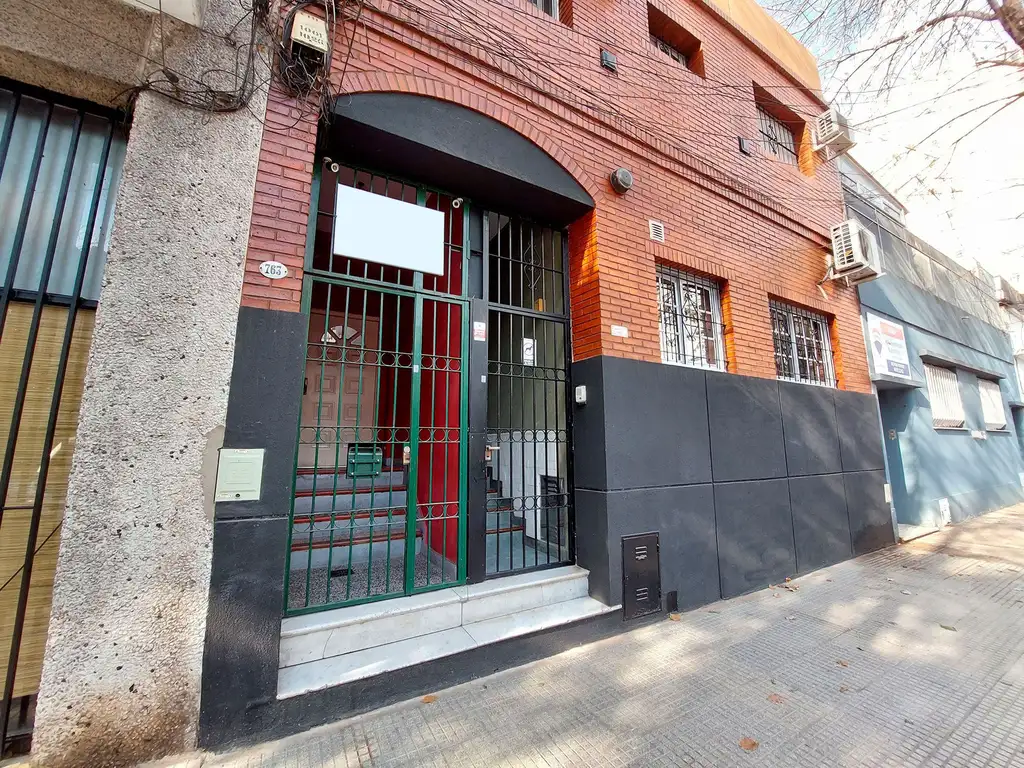 VENTA DEPÓSITO CON VIVIENDA 5 AMBIENTES CABALLITO