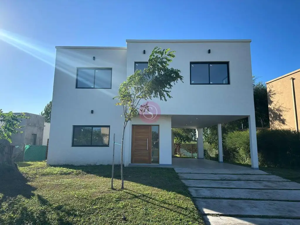 Casa en Venta y Alquiler en Barrio Santa Elena, Pilar del Este